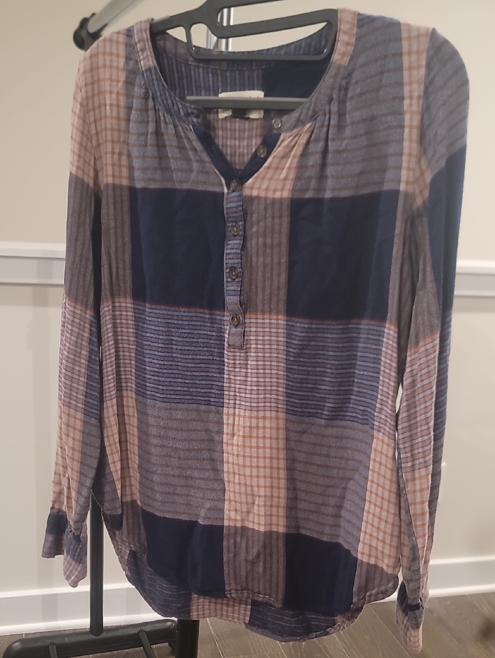 Universal Thread Navy and Taupe Plaid Button Henley